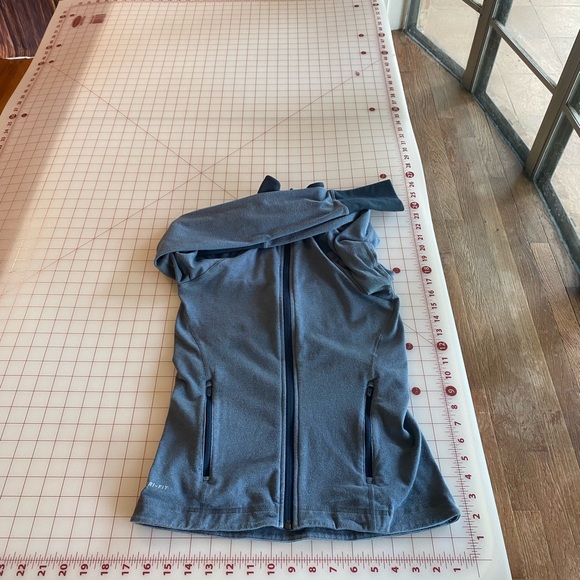 Nike Dri-fit size small stretchy athletic workout light and dark blue jacket - Picture 12 of 16
